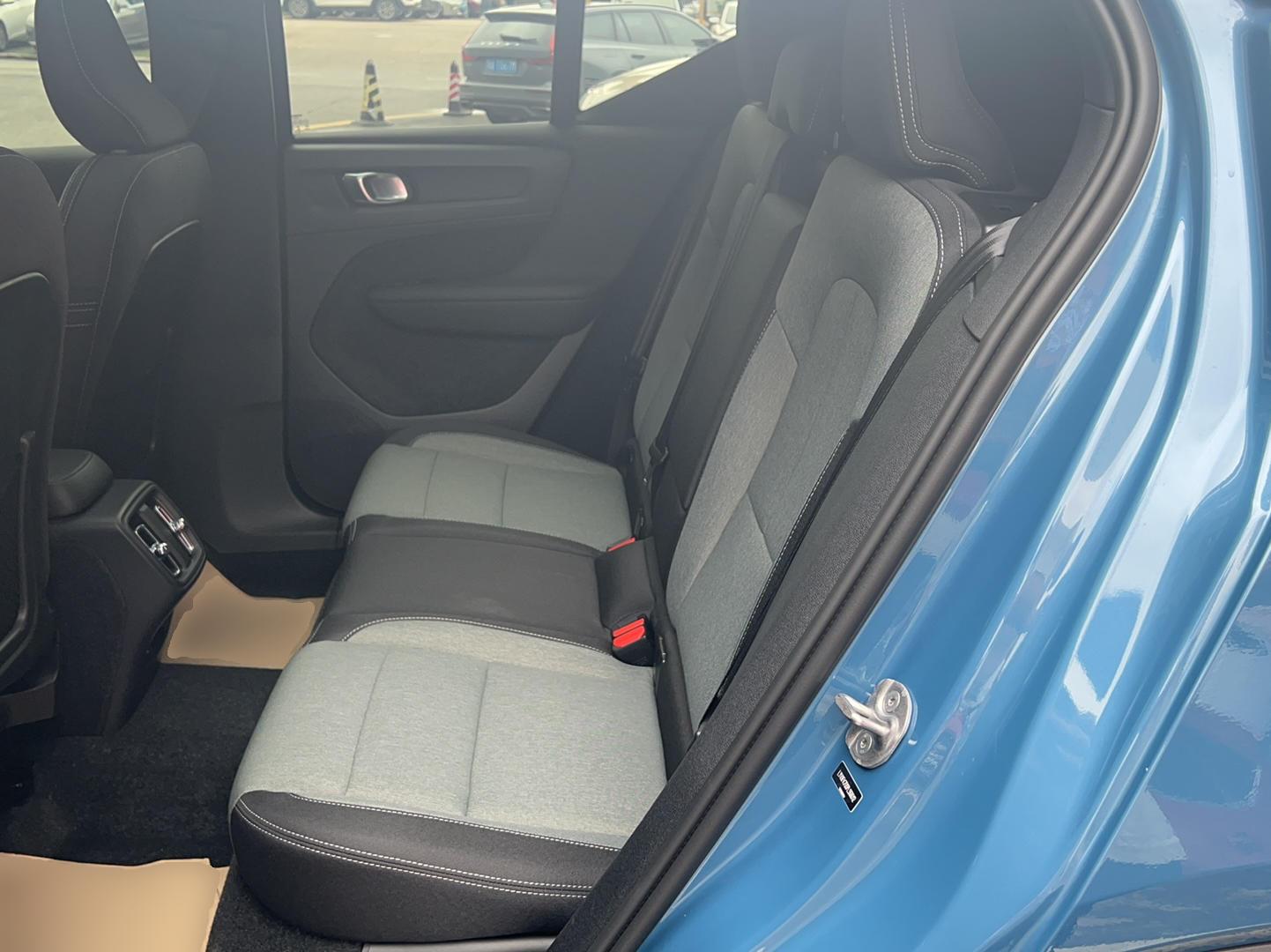 沃尔沃XC40 2023款 B3 智行时尚版