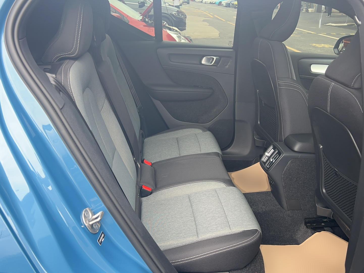 沃尔沃XC40 2023款 B3 智行时尚版