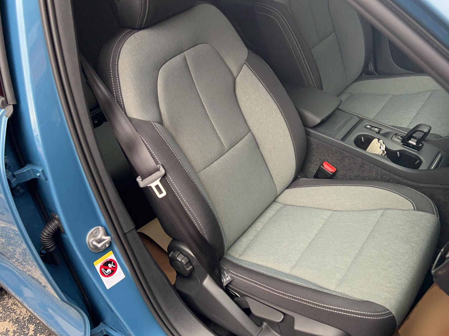 沃尔沃XC40 2023款 B3 智行时尚版