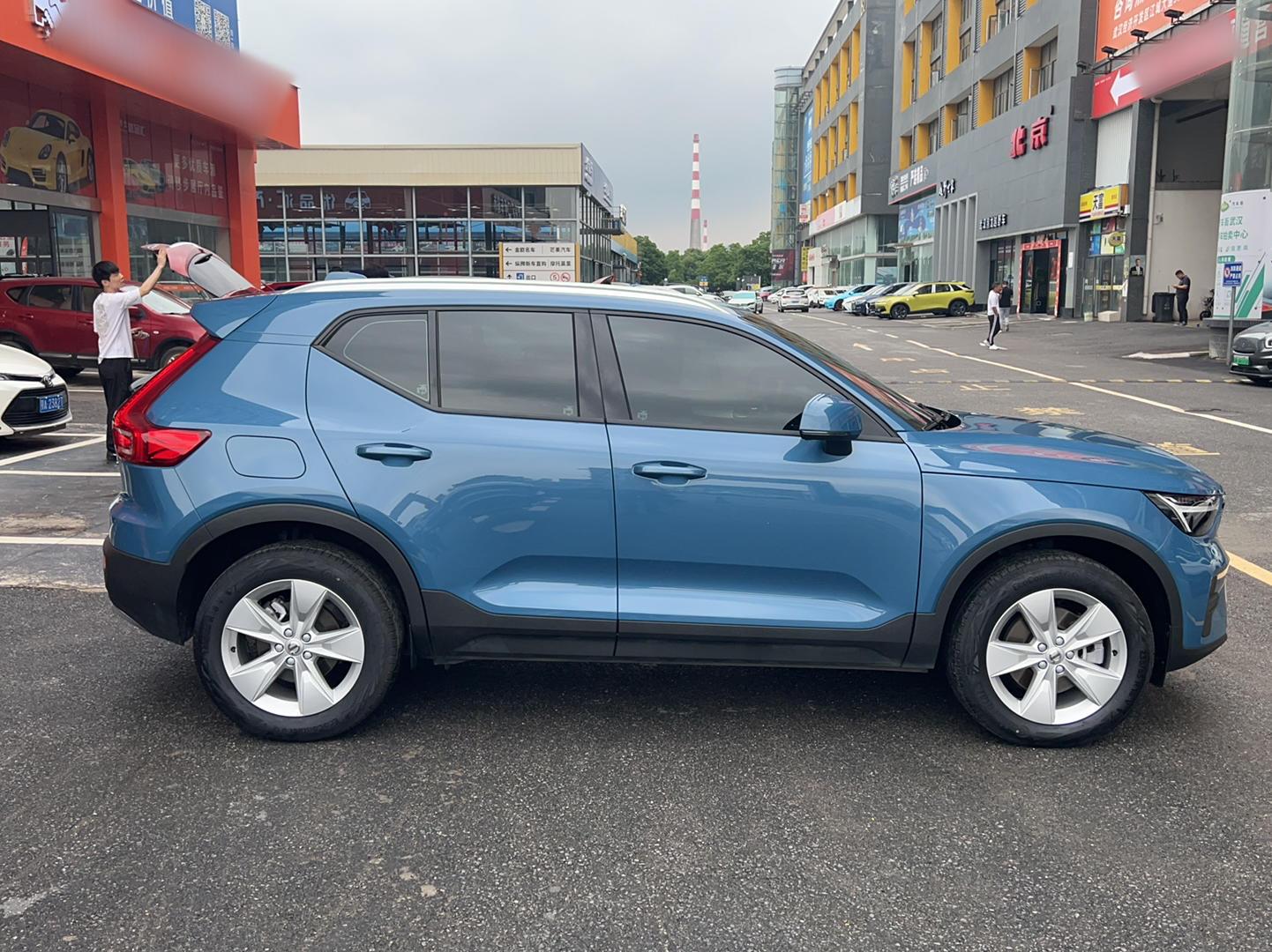 沃尔沃XC40 2023款 B3 智行时尚版