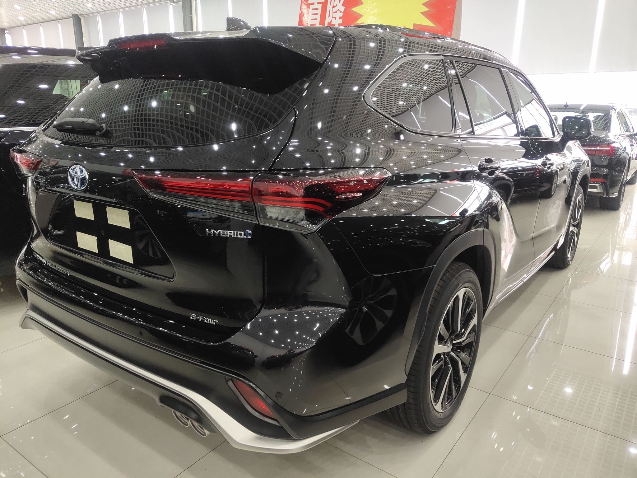 丰田 皇冠陆放 2023款 2.5L HEV四驱尊贵版