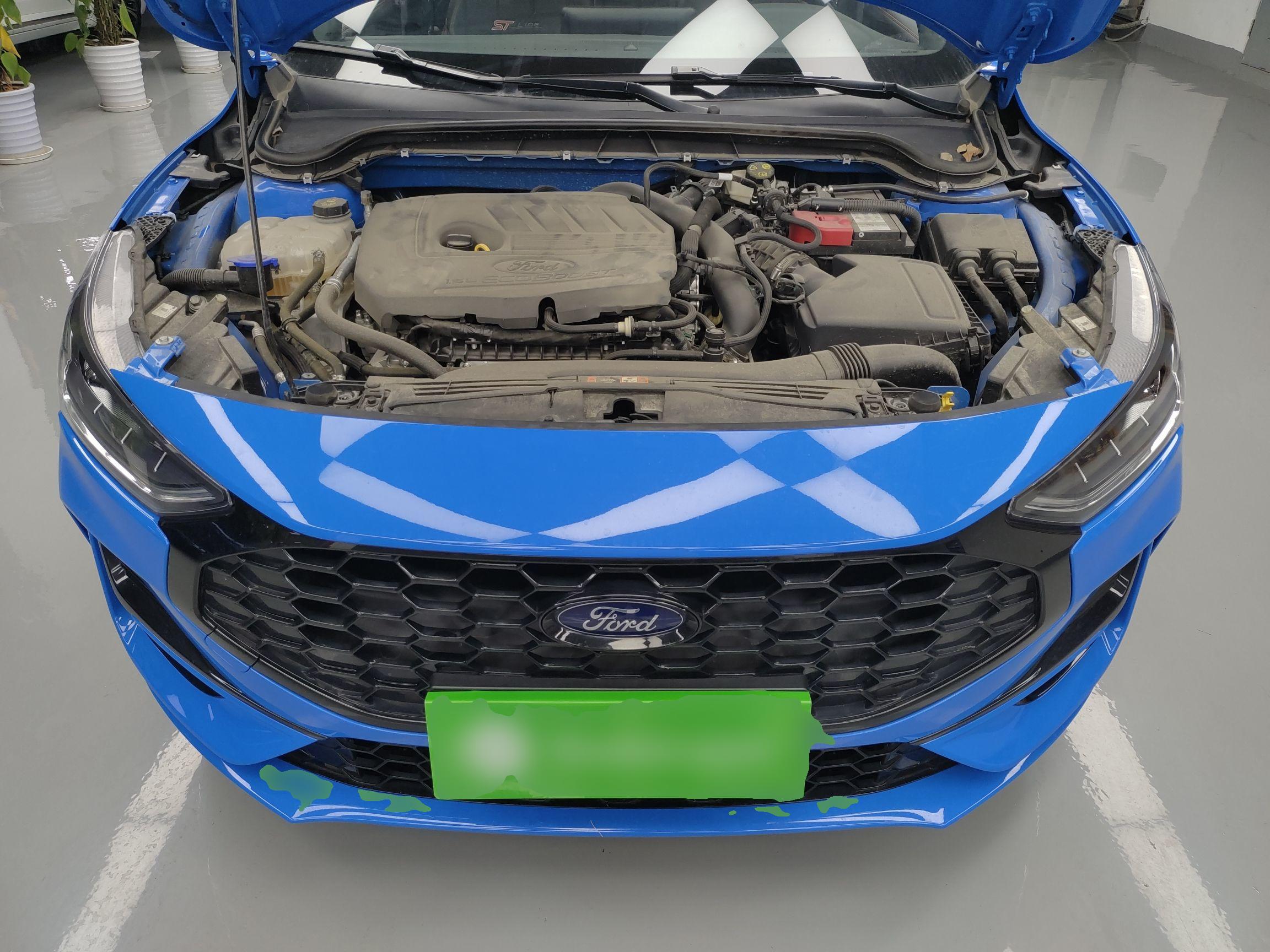 福特 福克斯 2022款 三厢 EcoBoost 180 自动ST Line