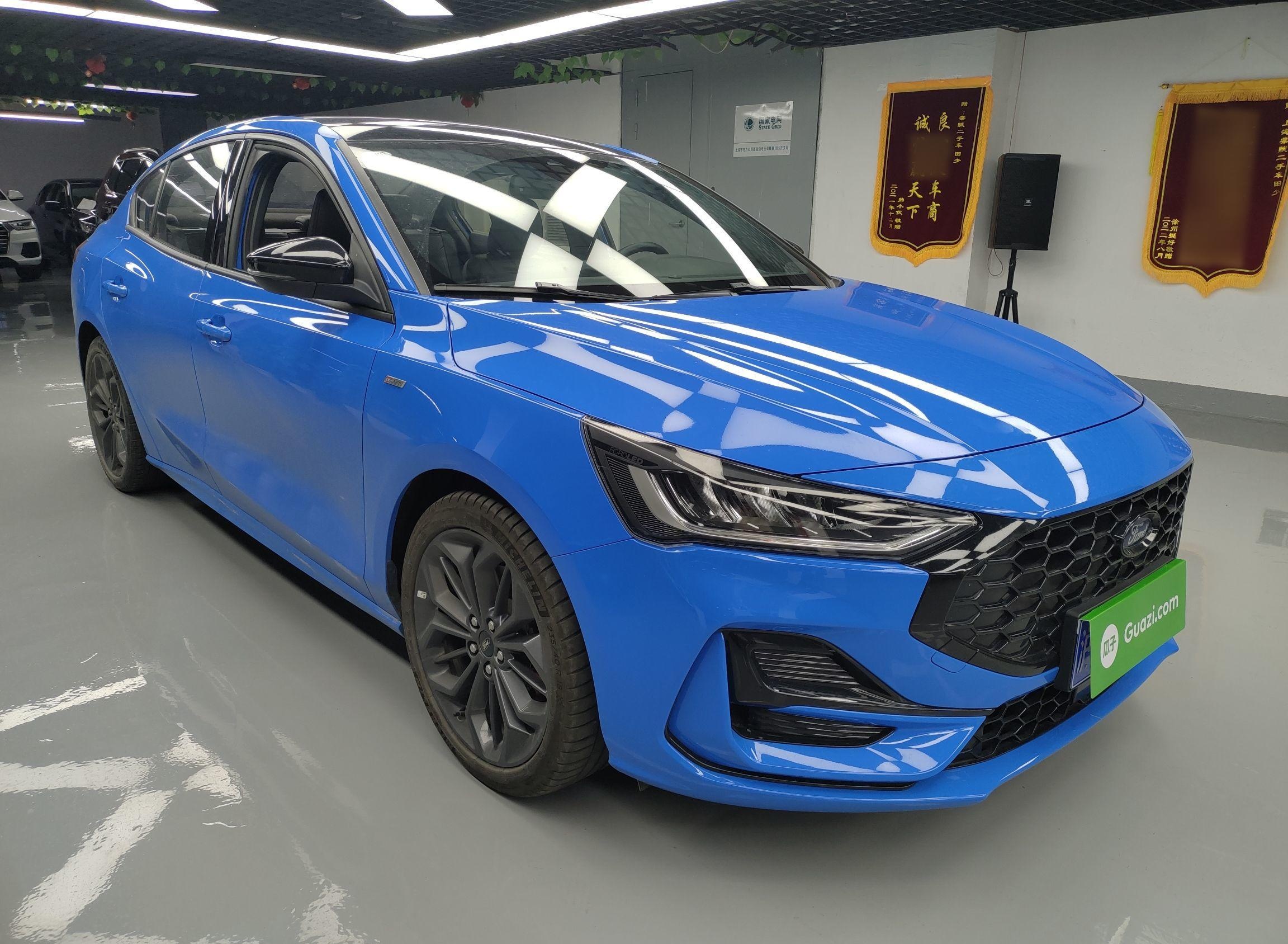 福特 福克斯 2022款 三厢 EcoBoost 180 自动ST Line