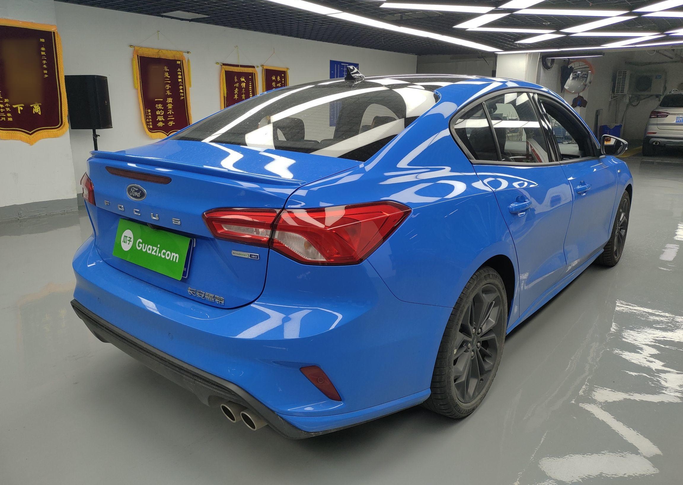 福特 福克斯 2022款 三厢 EcoBoost 180 自动ST Line