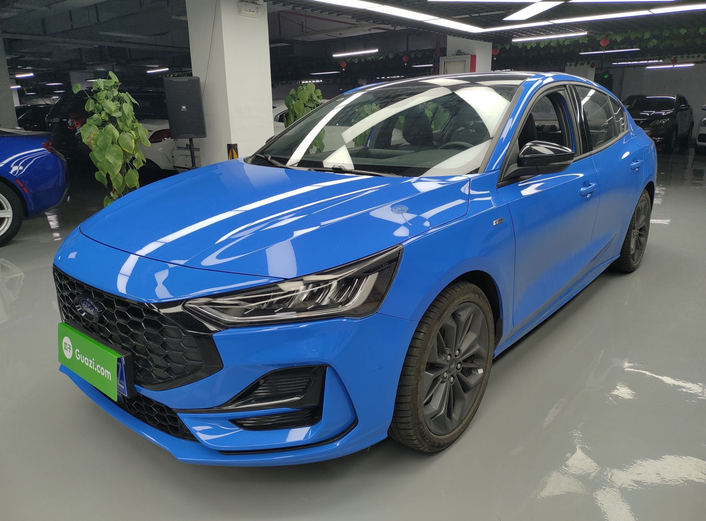 福特 福克斯 2022款 三厢 EcoBoost 180 自动ST Line