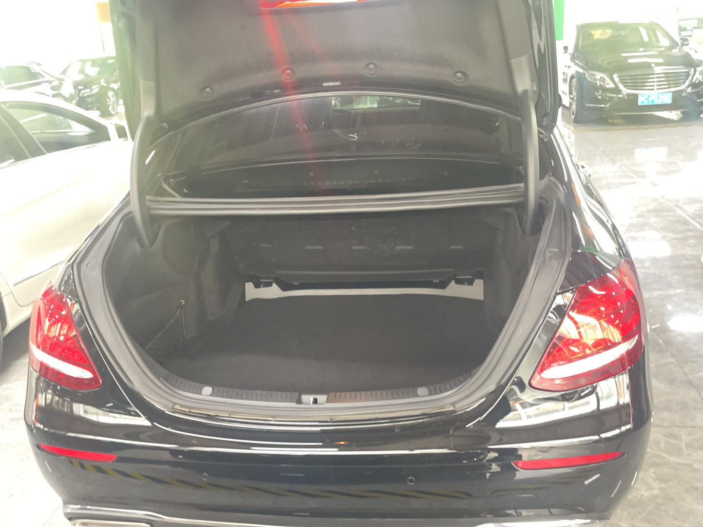 奔驰E级 2019款 E 260 L