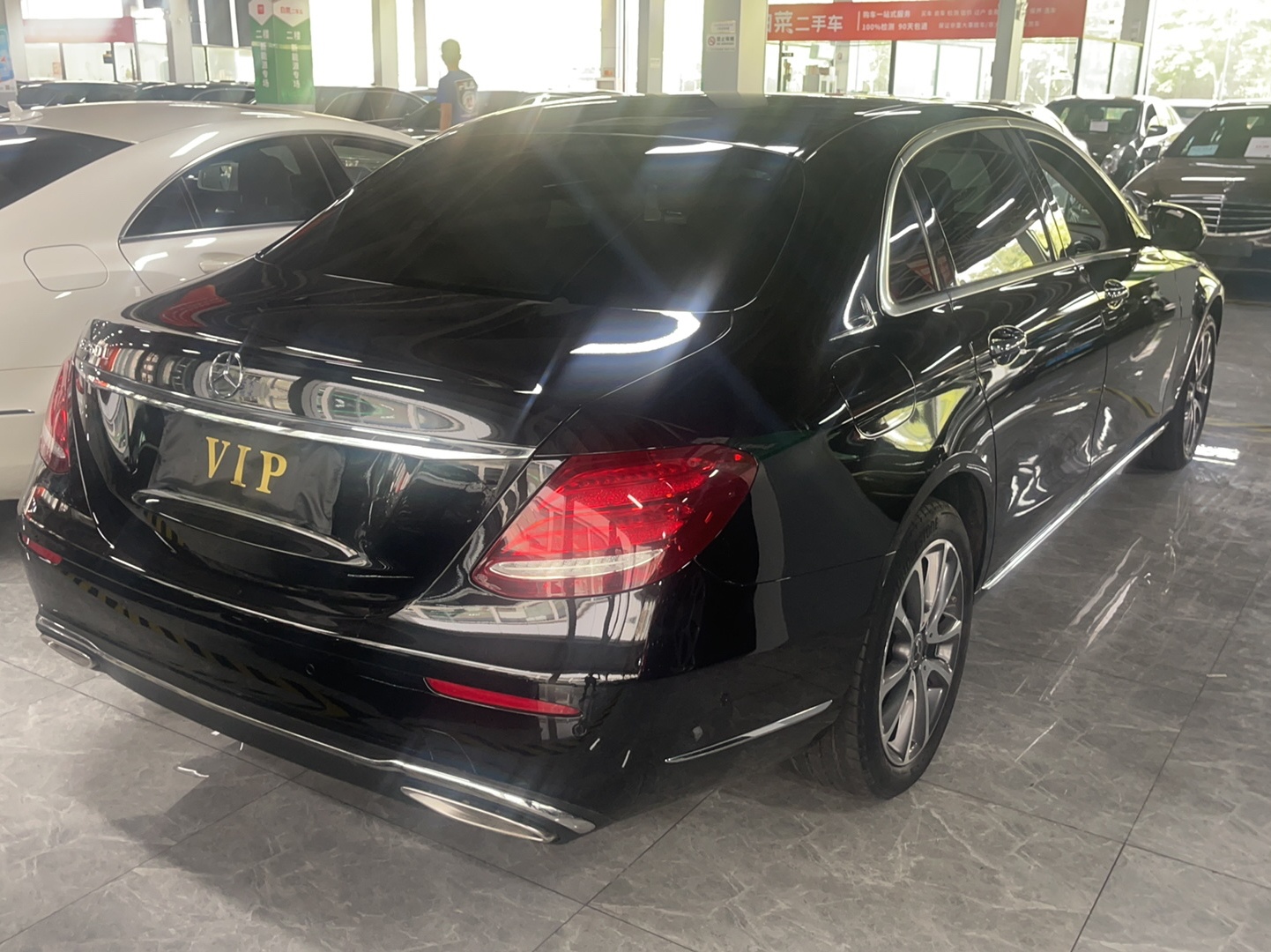 奔驰E级 2019款 E 260 L