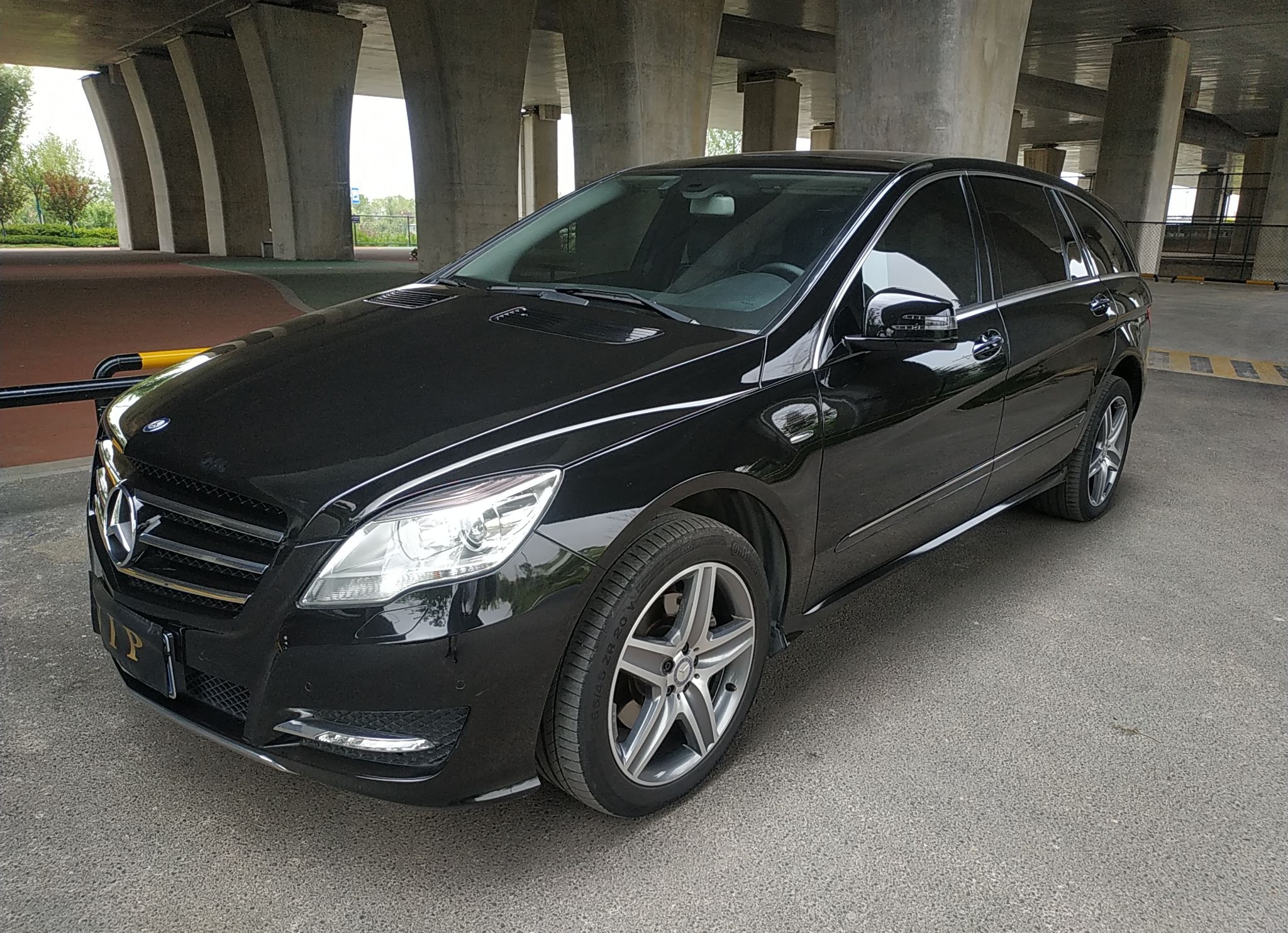 奔驰R级 2017款 R 400 4MATIC 臻藏版(进口)