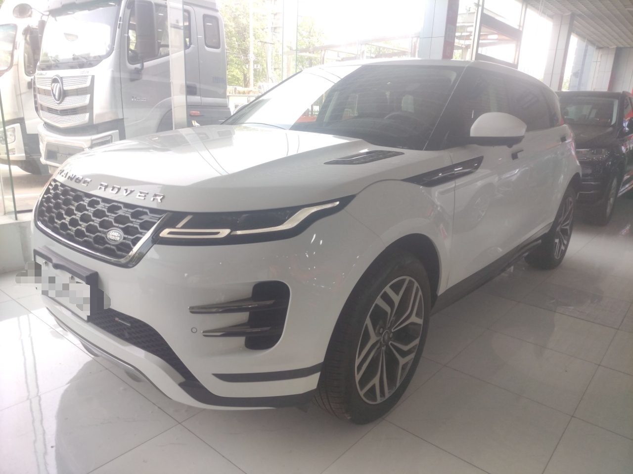 路虎 揽胜极光 2022款 极光L 249PS R-Dynamic 豪华版