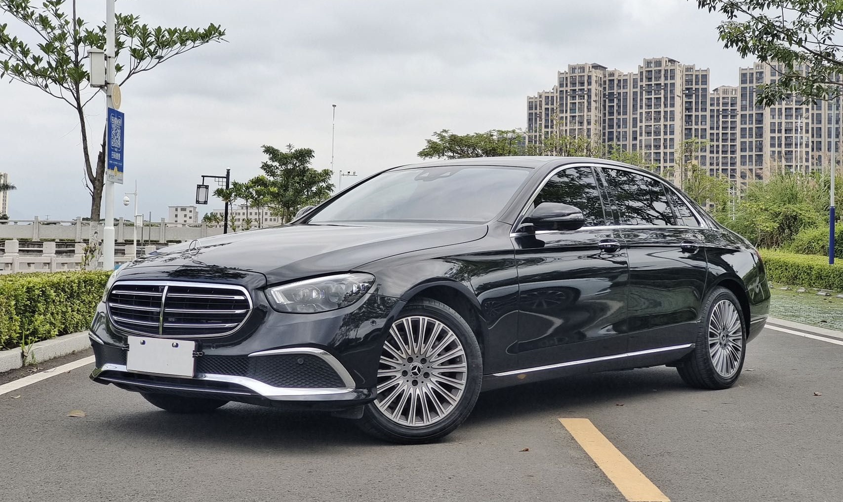 奔驰E级 2021款 E 300 L 尊贵型