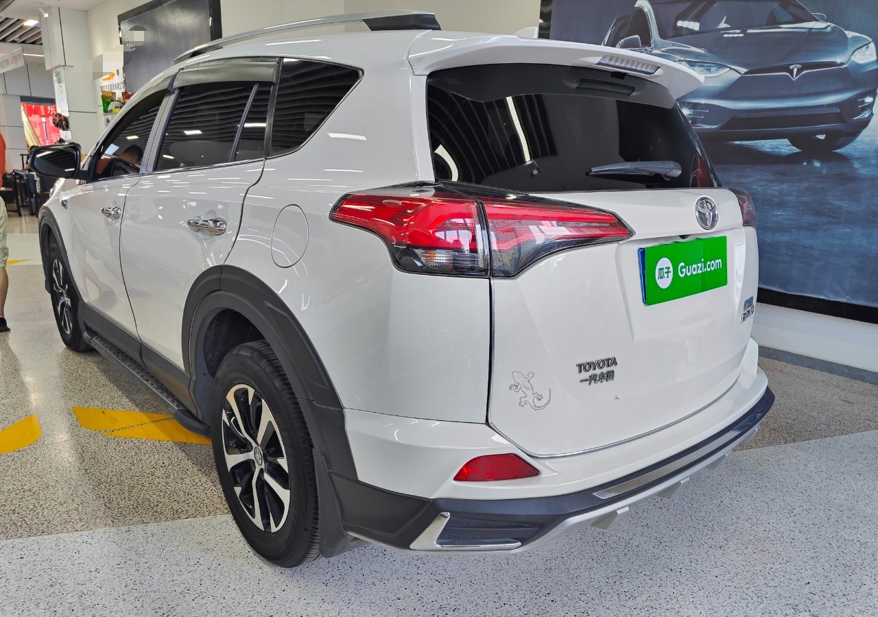 丰田 RAV4 2018款 2.0L CVT两驱风尚X版