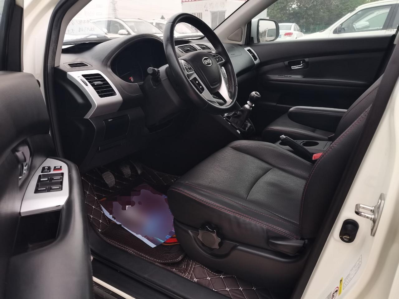 比亚迪S6 2014款 1.5TI 手动尊贵型 7座