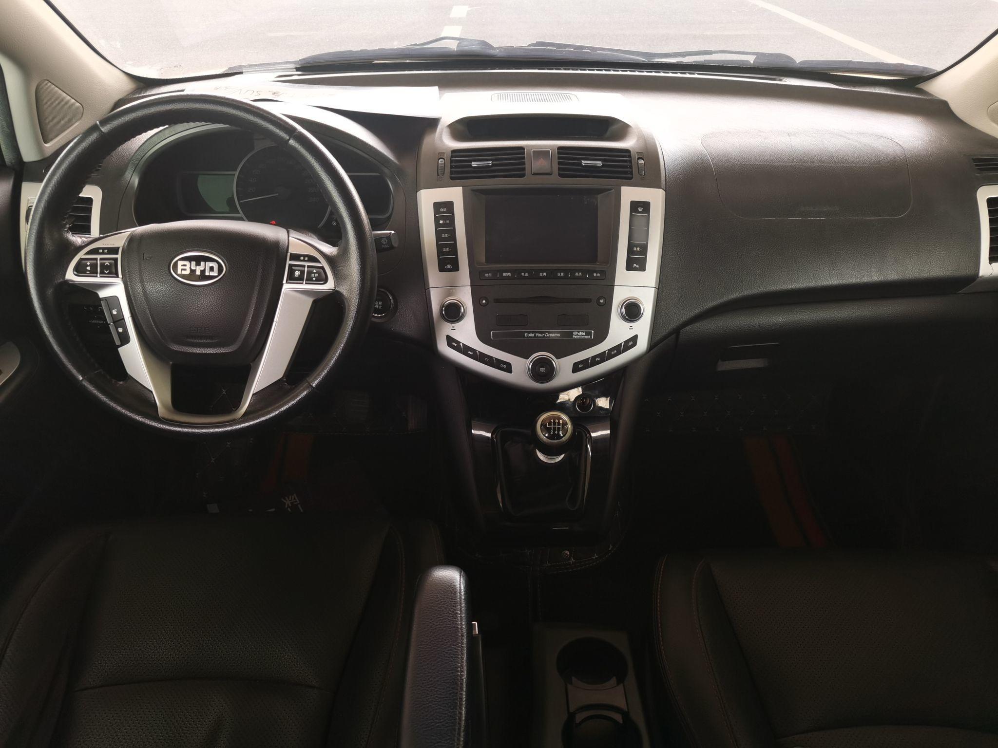 比亚迪S6 2014款 1.5TI 手动尊贵型 7座