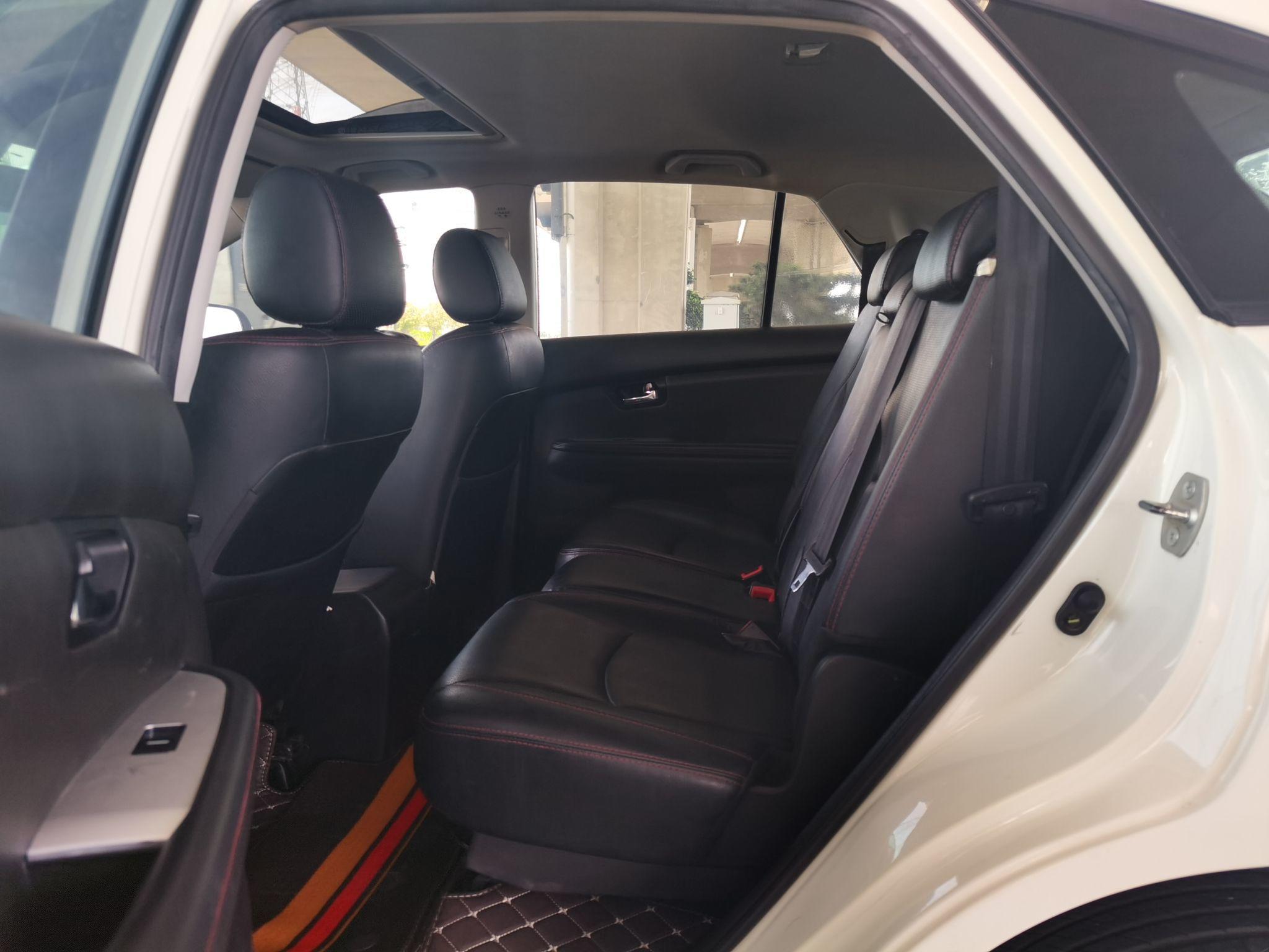 比亚迪S6 2014款 1.5TI 手动尊贵型 7座