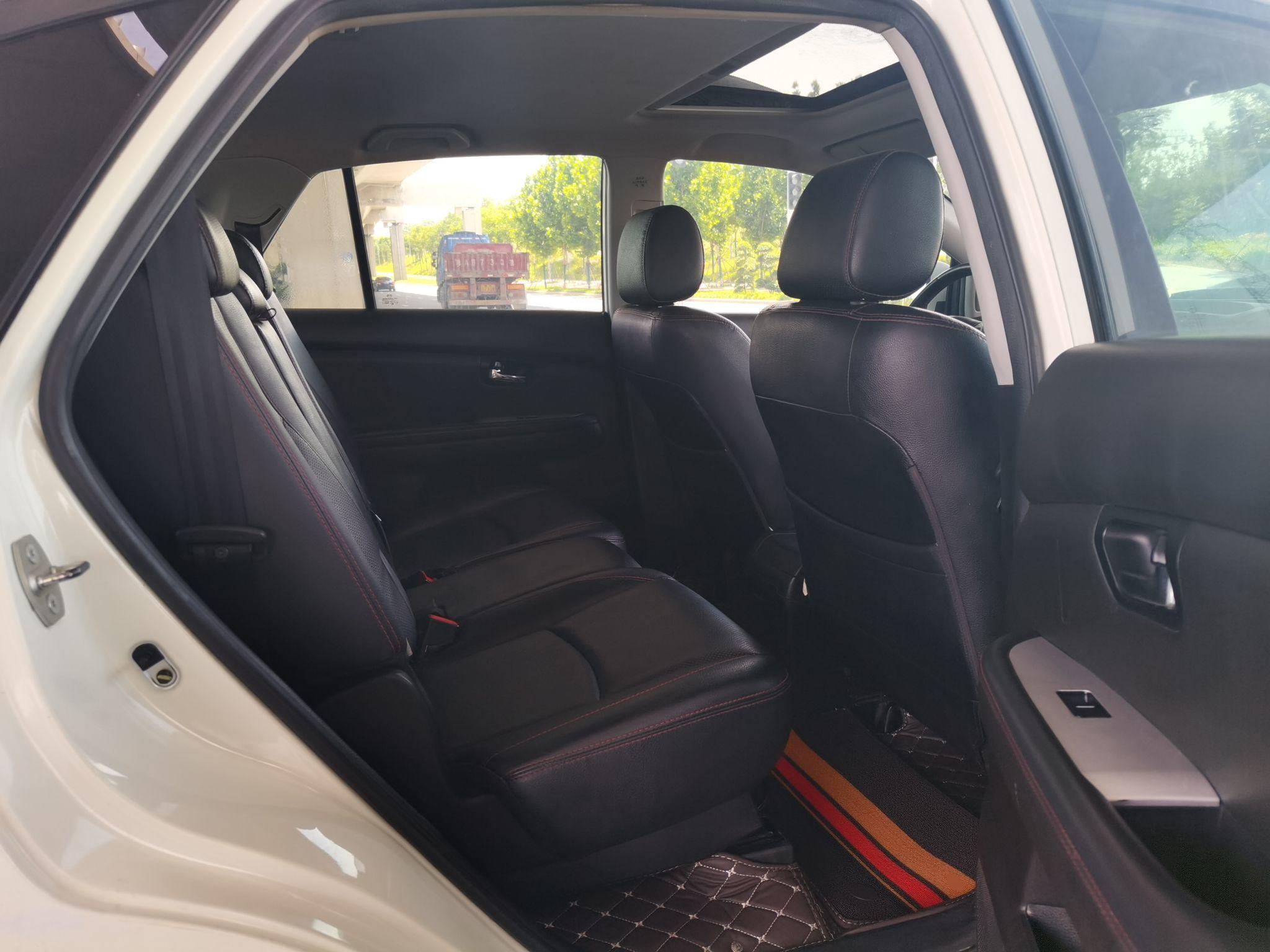 比亚迪S6 2014款 1.5TI 手动尊贵型 7座