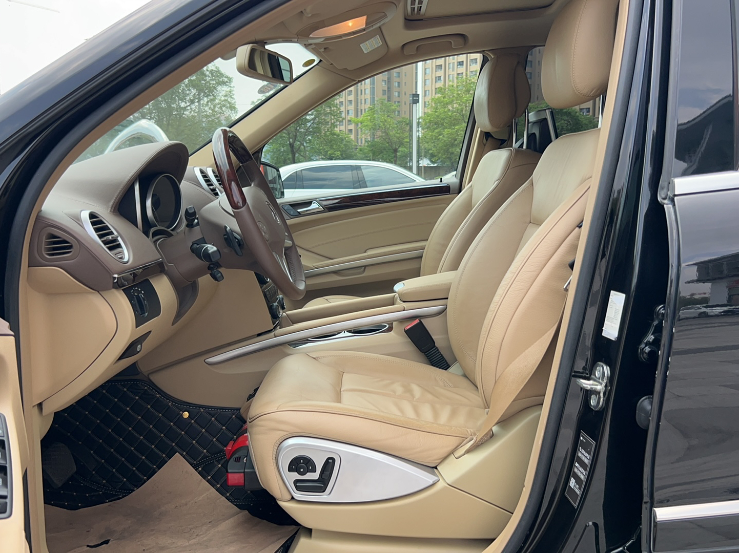 奔驰GL级 2011款 GL 450 4MATIC尊贵型(进口)