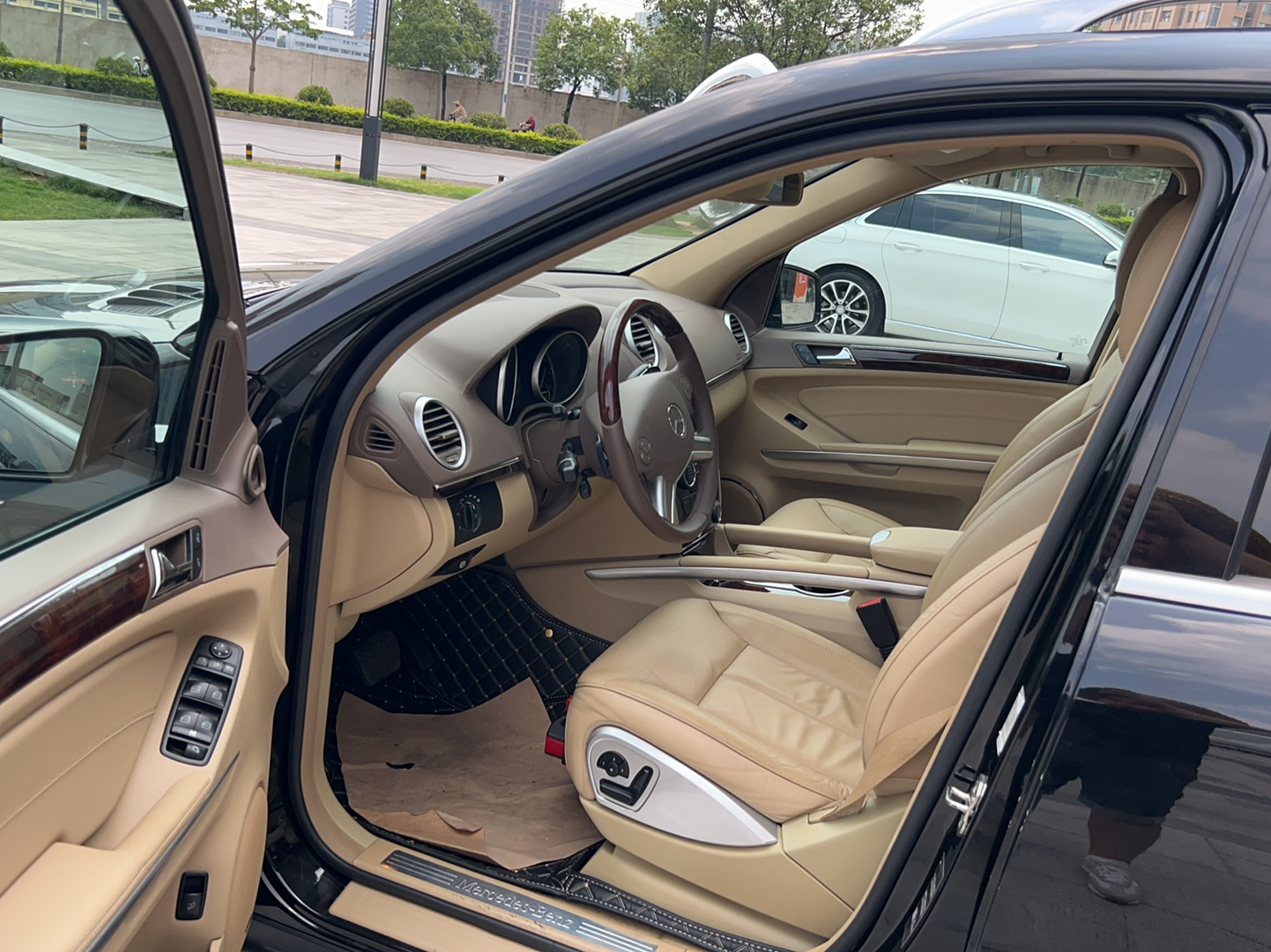 奔驰GL级 2011款 GL 450 4MATIC尊贵型(进口)