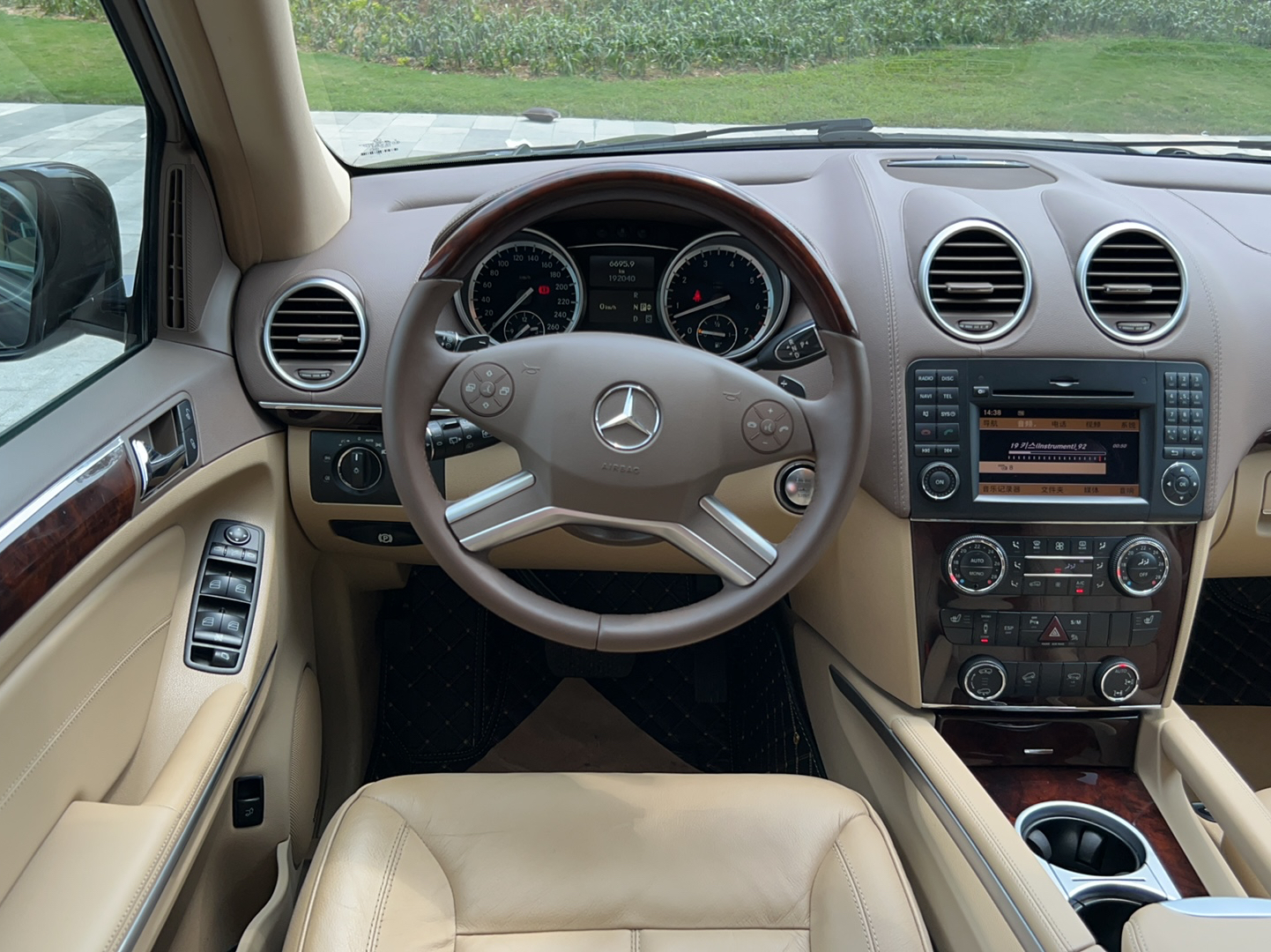 奔驰GL级 2011款 GL 450 4MATIC尊贵型(进口)