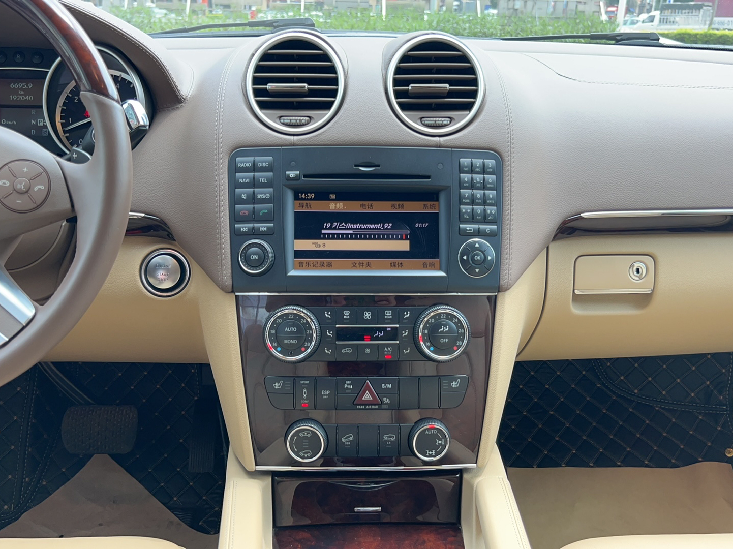 奔驰GL级 2011款 GL 450 4MATIC尊贵型(进口)