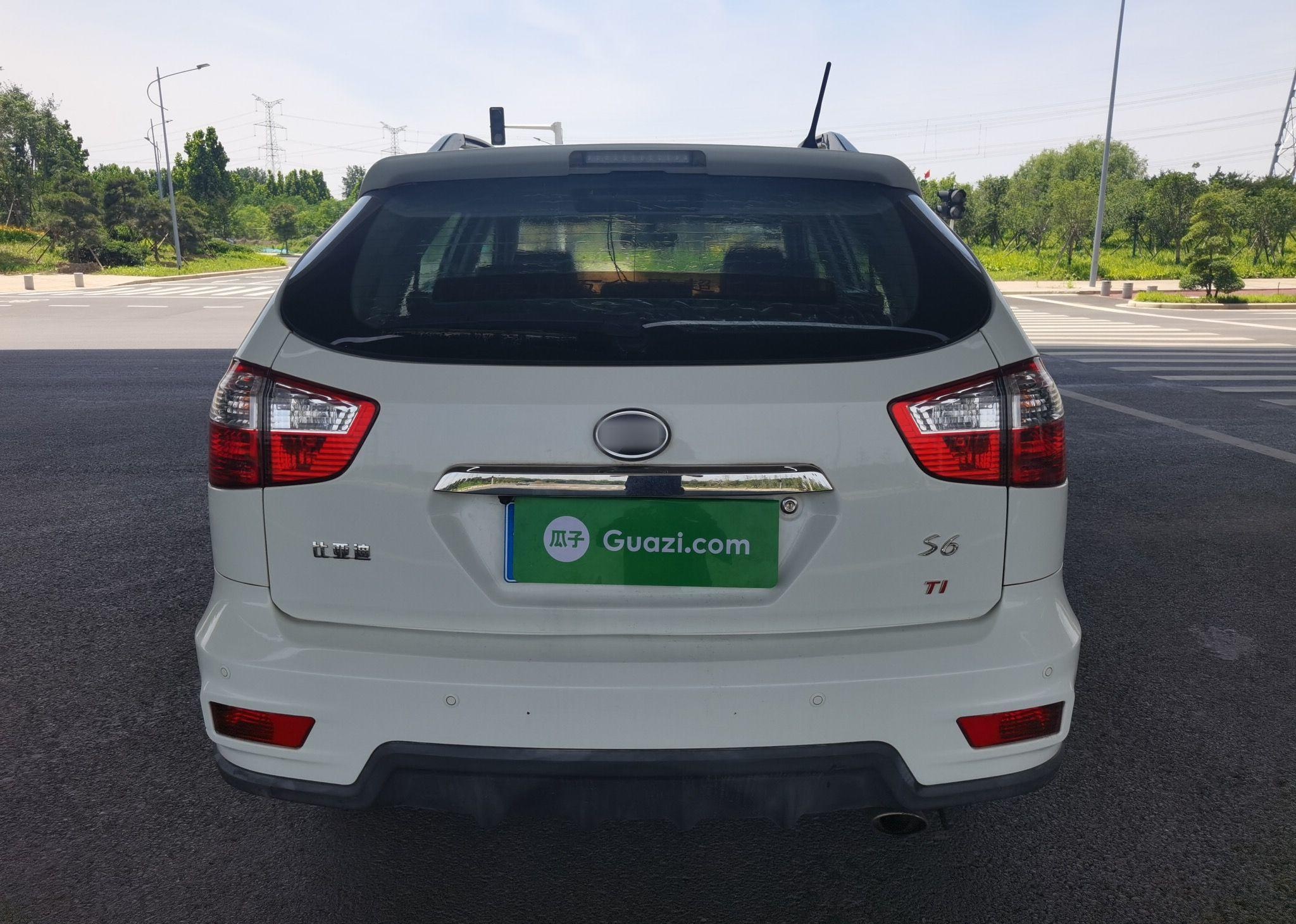 比亚迪S6 2014款 1.5TI 手动尊贵型 7座