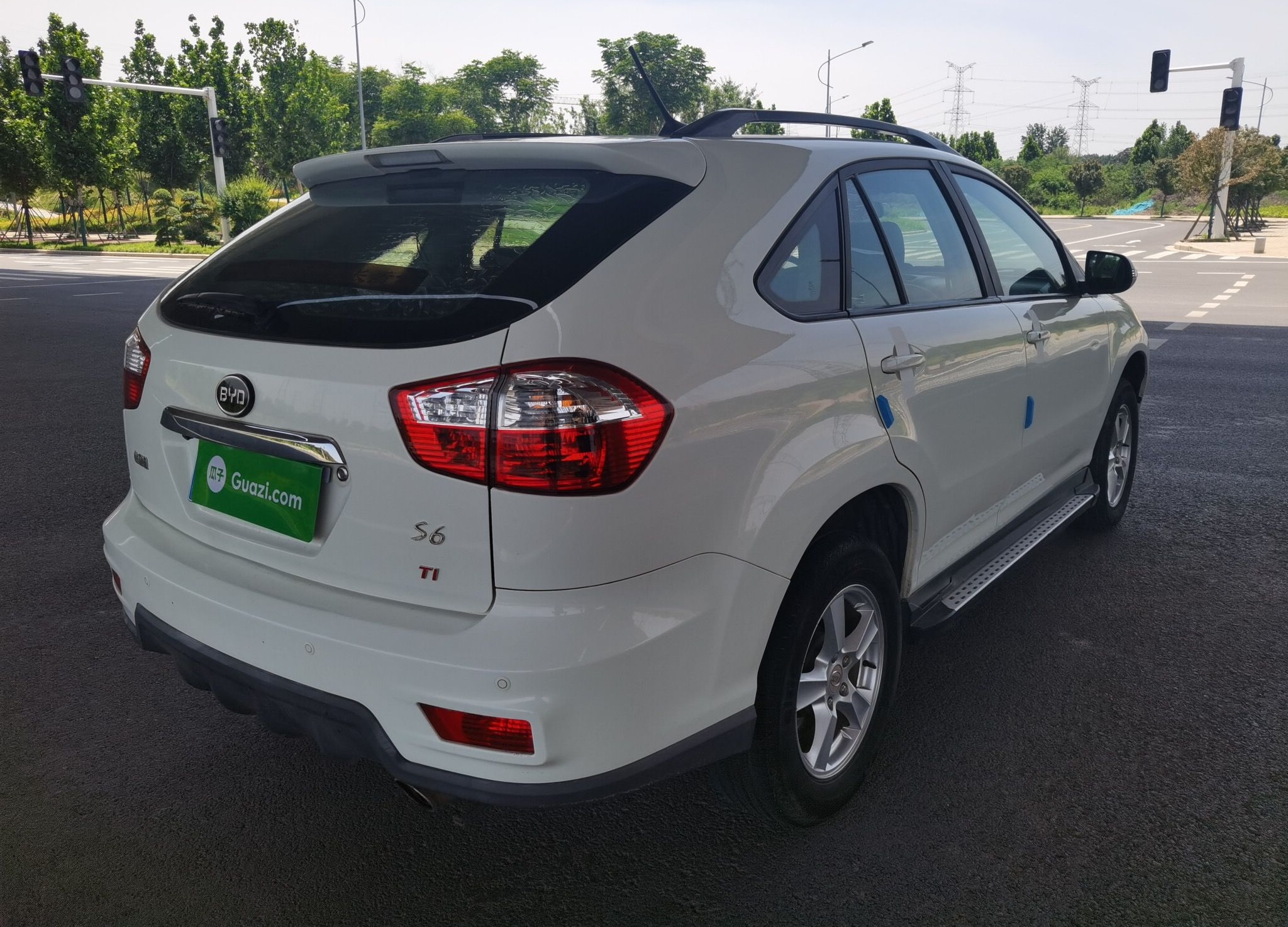 比亚迪S6 2014款 1.5TI 手动尊贵型 7座