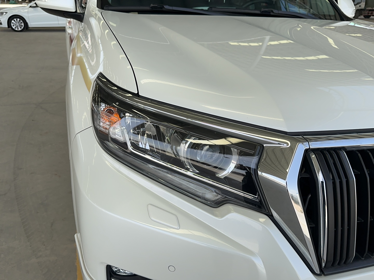 丰田 普拉多 2019款 3.5L 自动TX-L尊享版后挂备胎