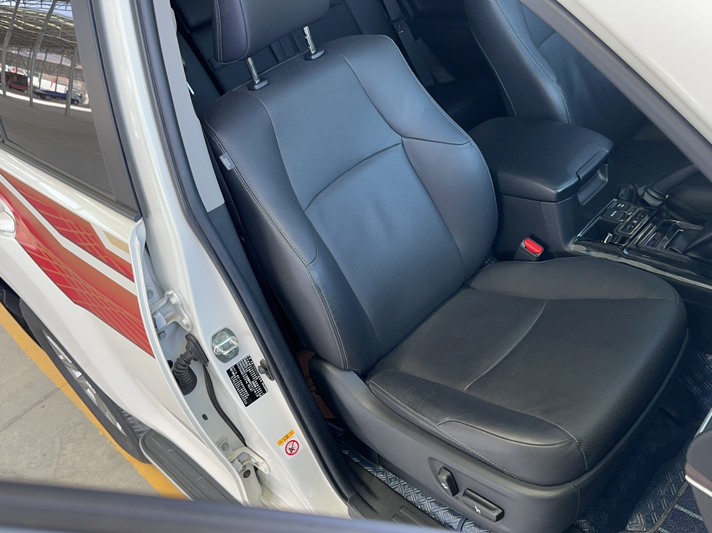 丰田 普拉多 2019款 3.5L 自动TX-L尊享版后挂备胎