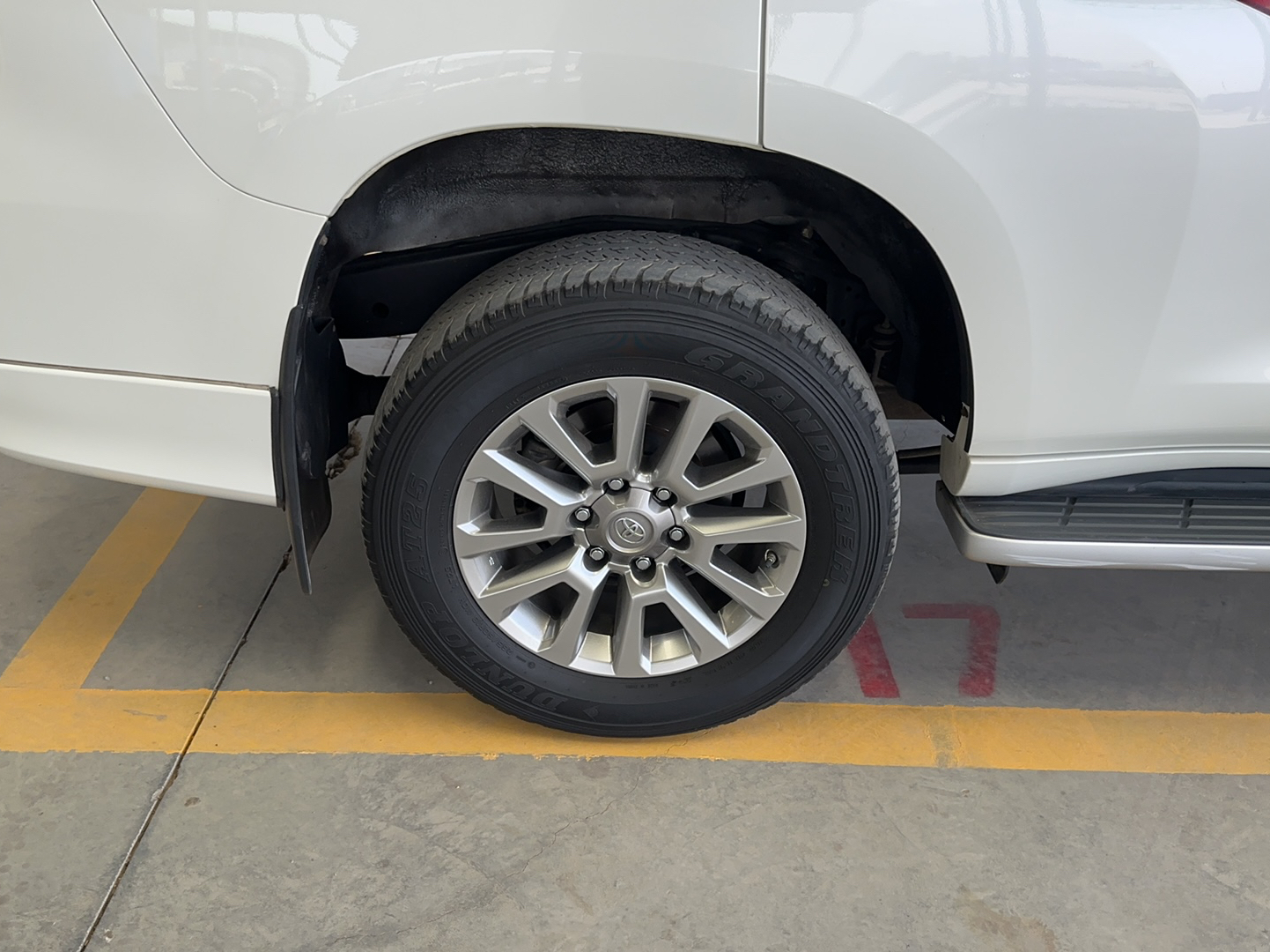 丰田 普拉多 2019款 3.5L 自动TX-L尊享版后挂备胎