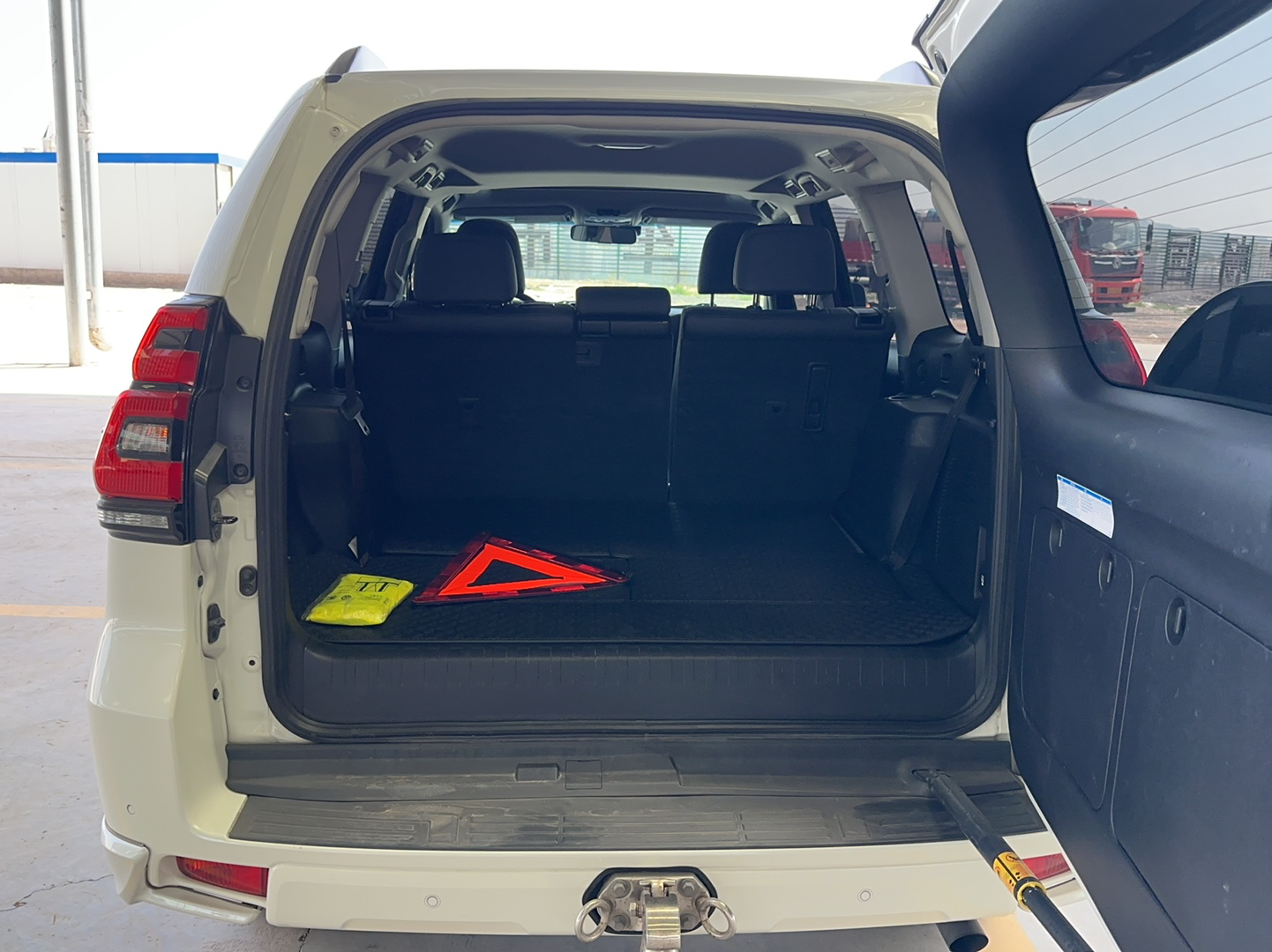 丰田 普拉多 2019款 3.5L 自动TX-L尊享版后挂备胎