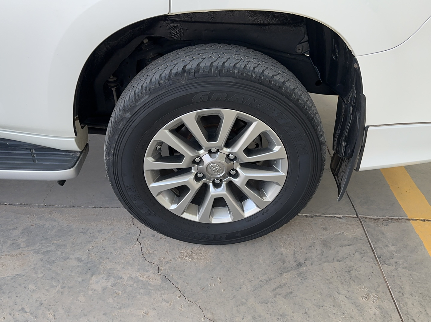 丰田 普拉多 2019款 3.5L 自动TX-L尊享版后挂备胎