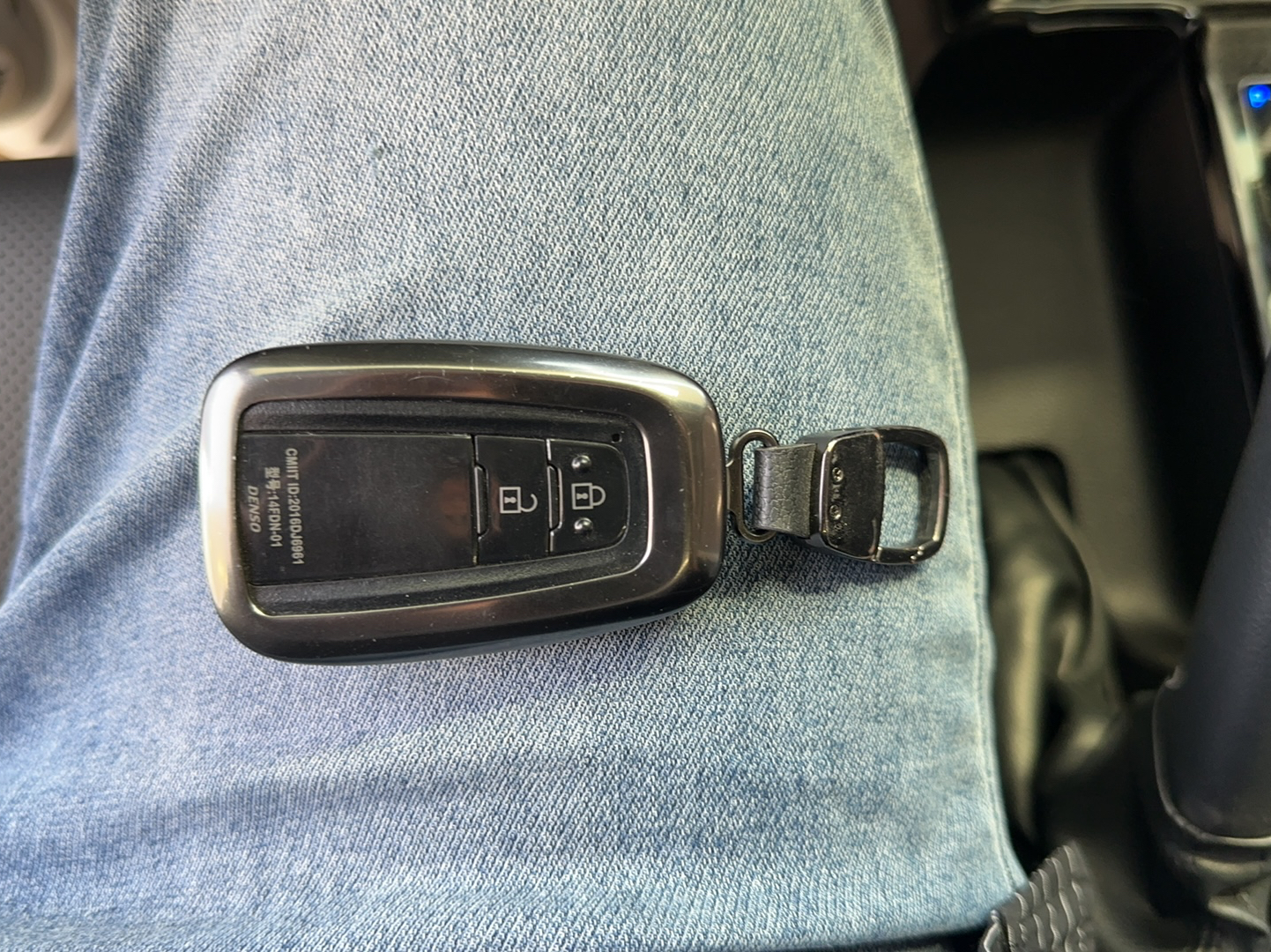 丰田 普拉多 2019款 3.5L 自动TX-L尊享版后挂备胎