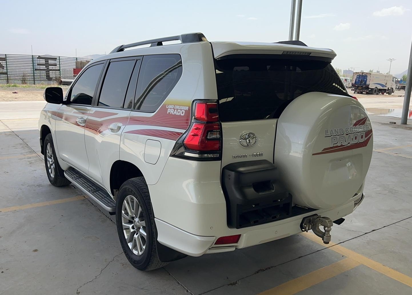 丰田 普拉多 2019款 3.5L 自动TX-L尊享版后挂备胎