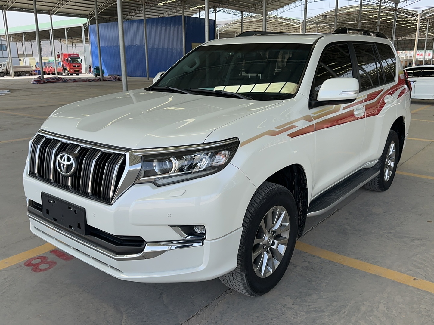 丰田 普拉多 2019款 3.5L 自动TX-L尊享版后挂备胎