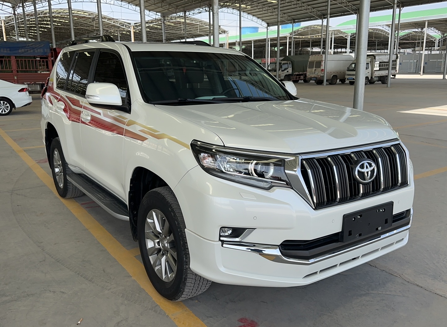 丰田 普拉多 2019款 3.5L 自动TX-L尊享版后挂备胎