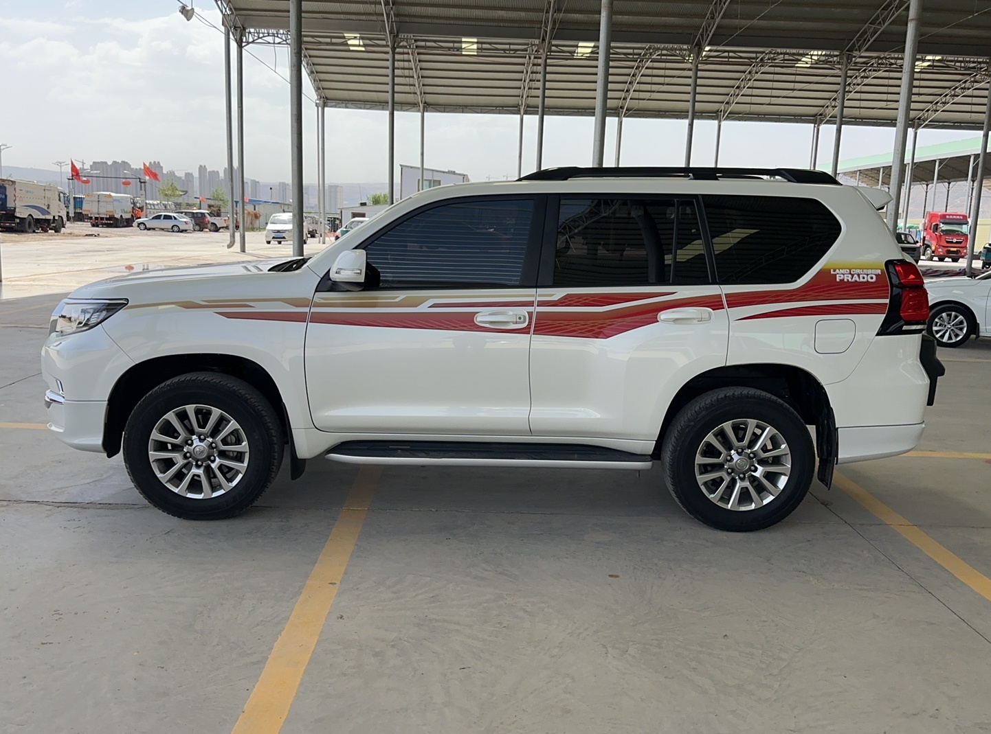 丰田 普拉多 2019款 3.5L 自动TX-L尊享版后挂备胎