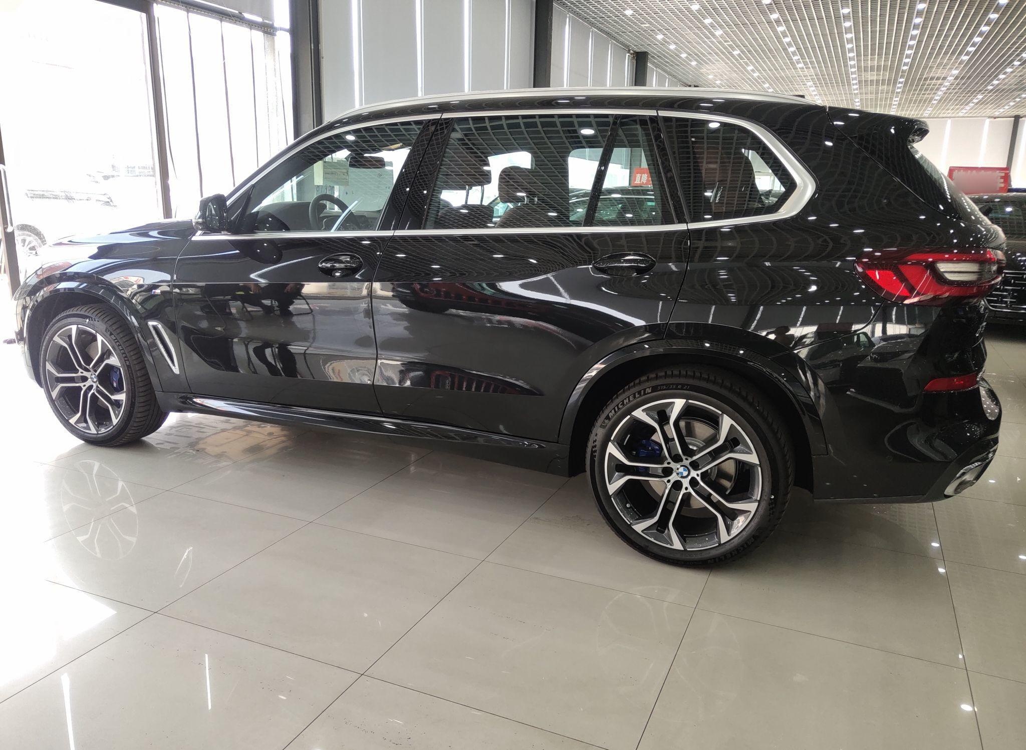 宝马X5 2022款 改款 xDrive 40Li 尊享型M运动套装