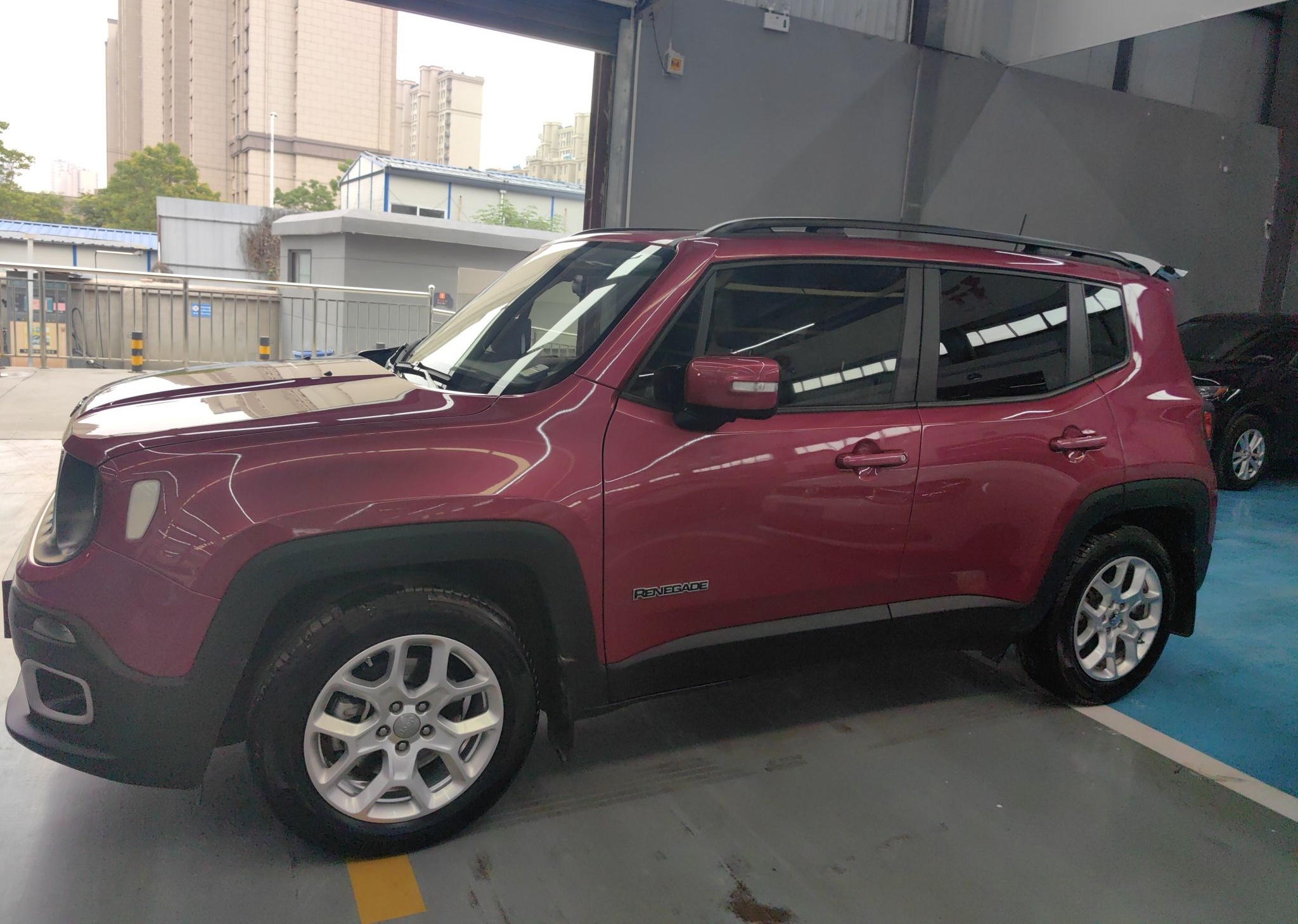 Jeep 自由侠 2018款 互联大屏版 180T 自动高能版