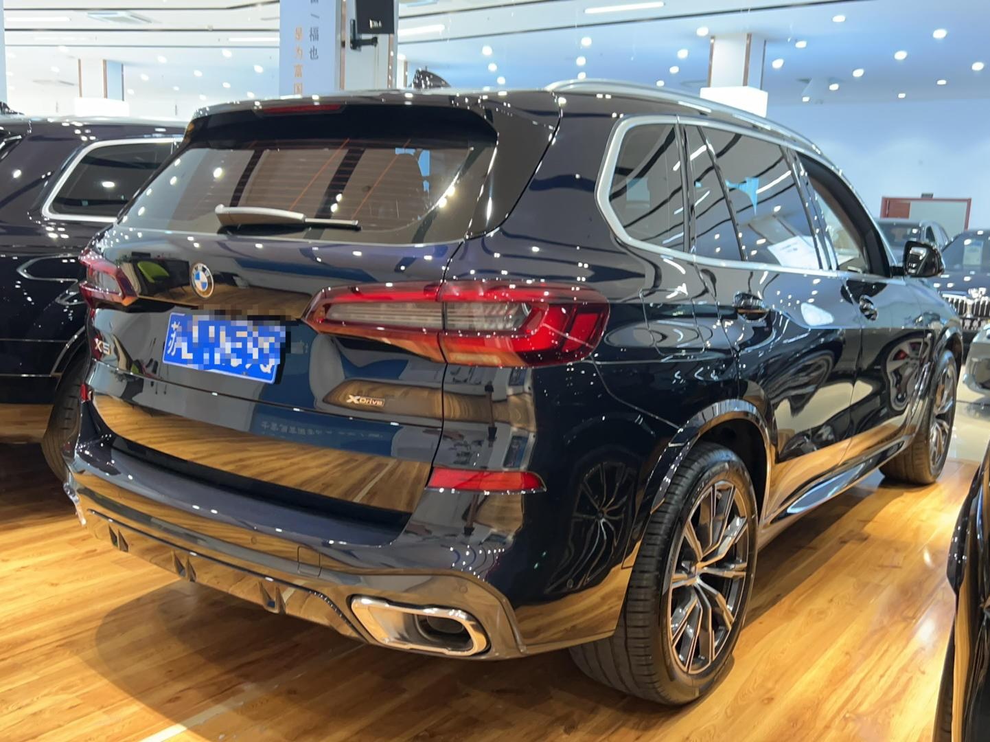 宝马X5 2022款 改款 xDrive 30Li 尊享型M运动套装