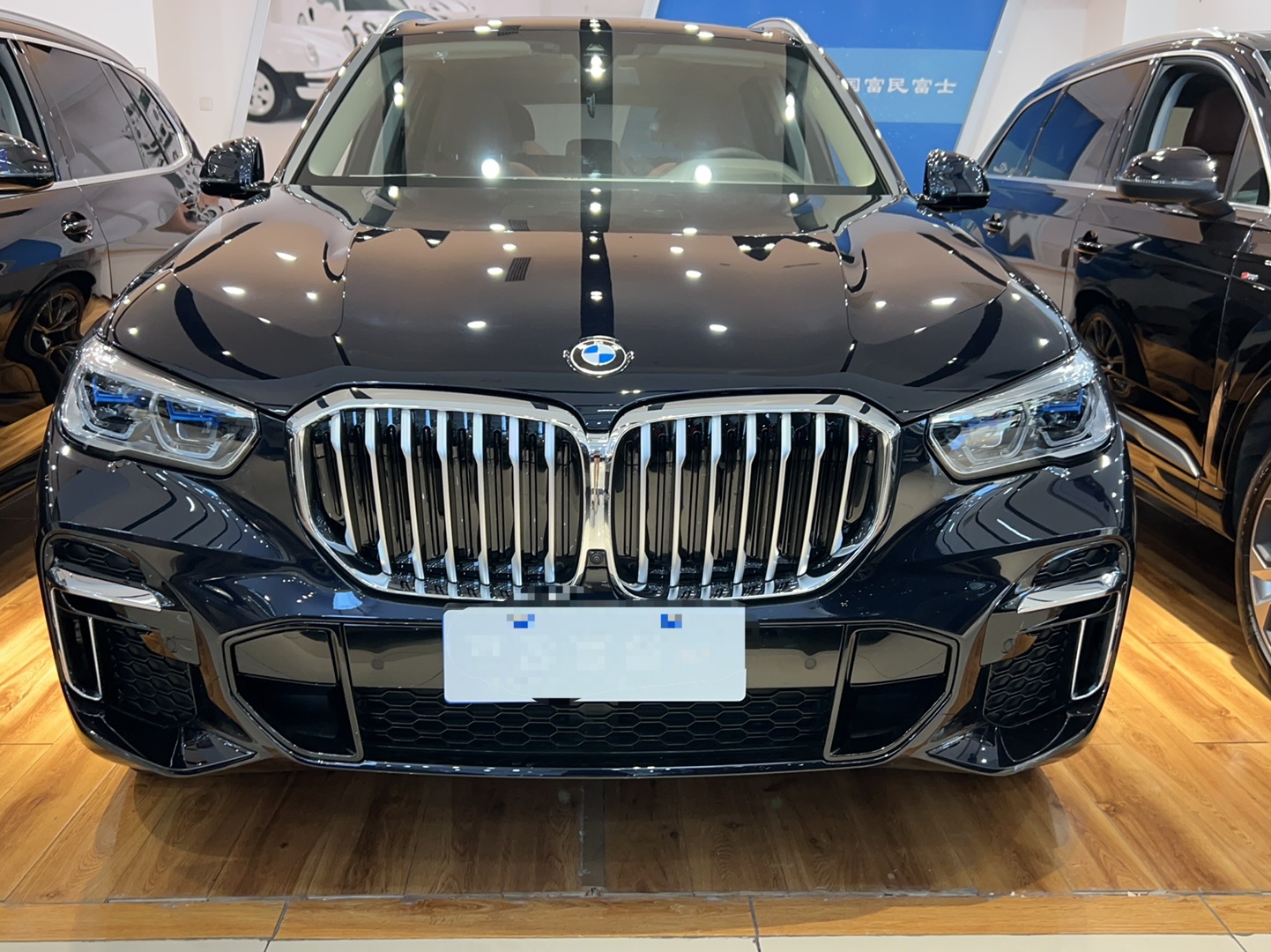 宝马X5 2022款 改款 xDrive 30Li 尊享型M运动套装