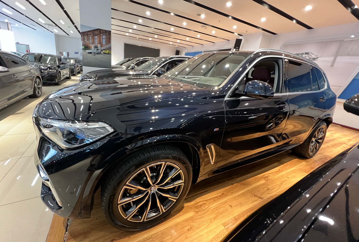 宝马X5 2022款 改款 xDrive 30Li 尊享型M运动套装