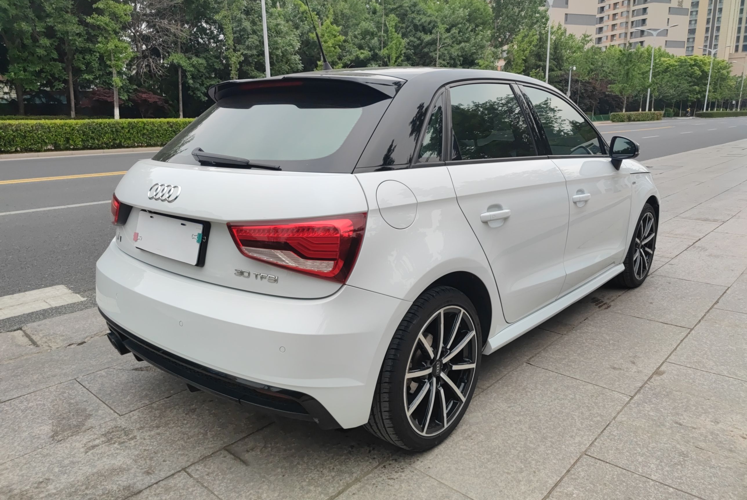 奥迪A1 2016款 30 TFSI Sportback S Line运动版(进口)