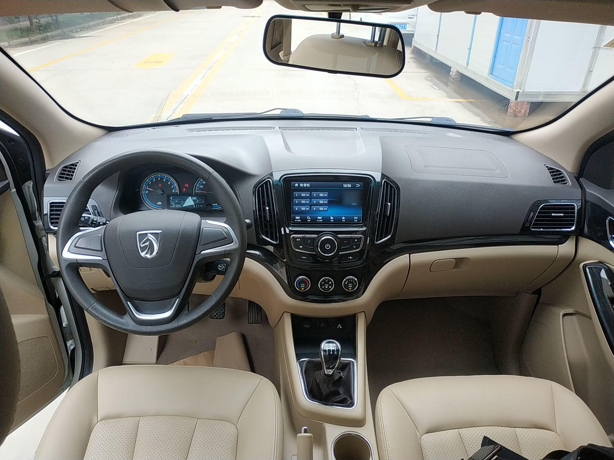 宝骏730 2014款 1.5L 手动舒适ESP版 7座