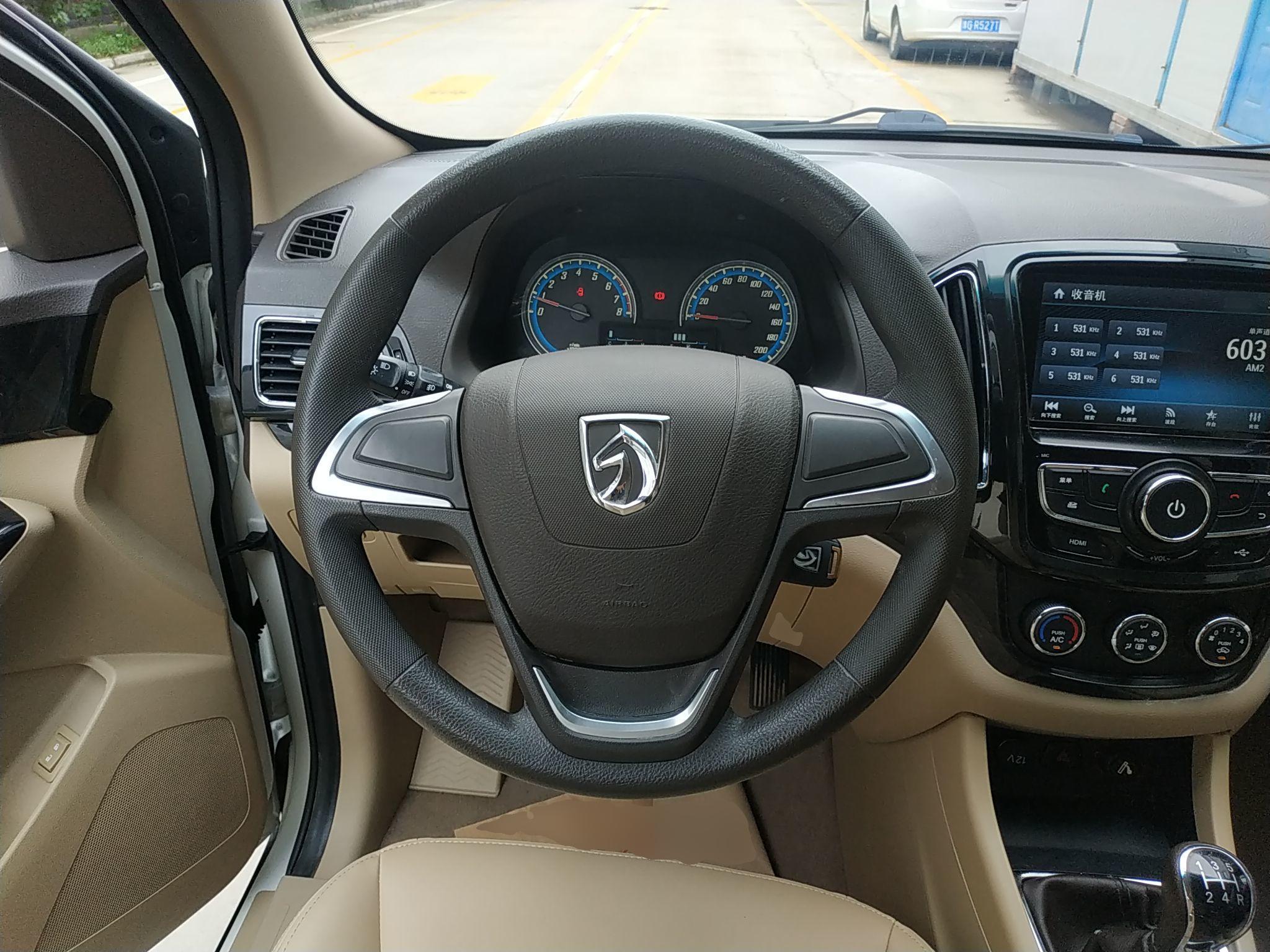 宝骏730 2014款 1.5L 手动舒适ESP版 7座