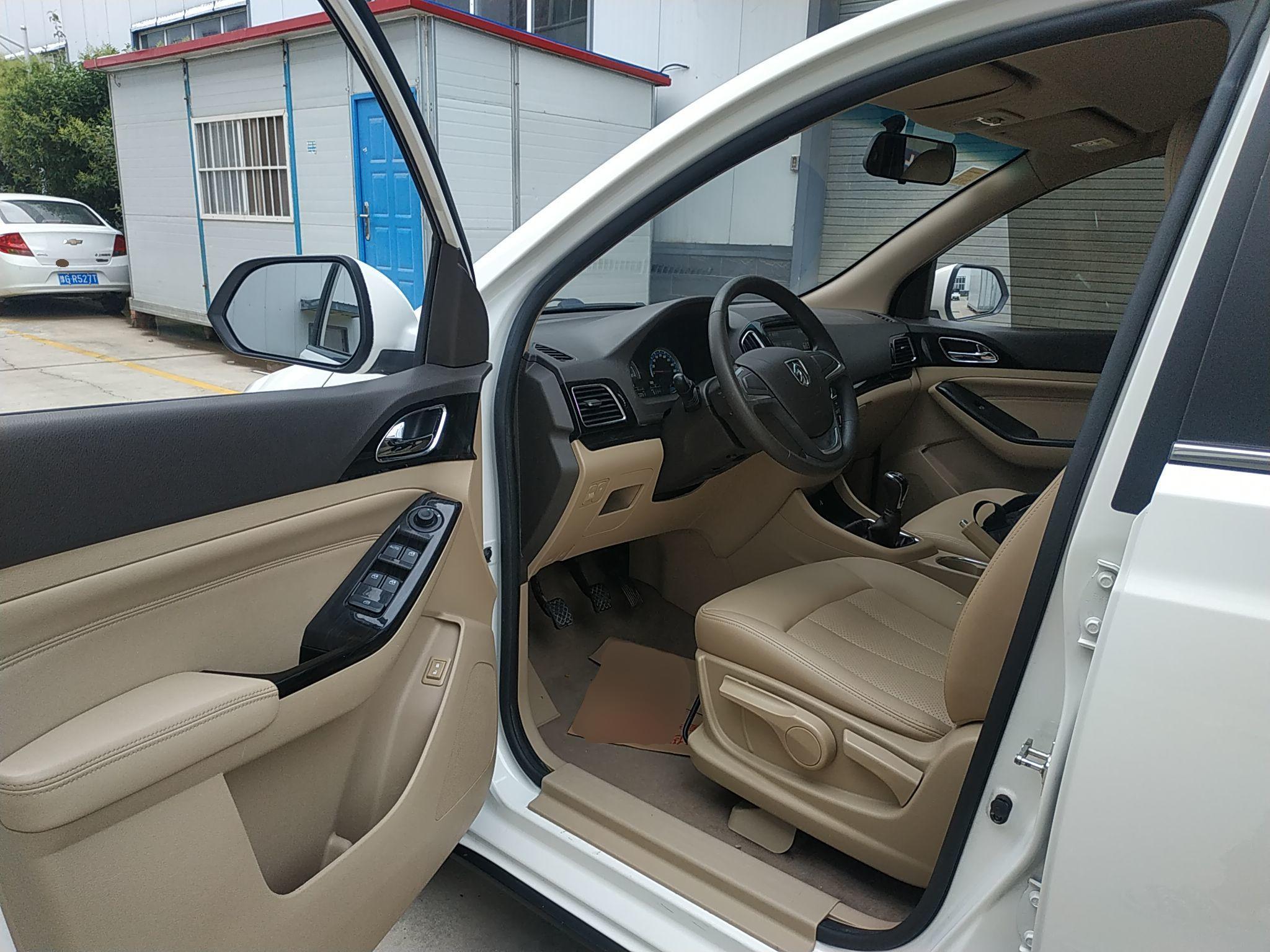 宝骏730 2014款 1.5L 手动舒适ESP版 7座