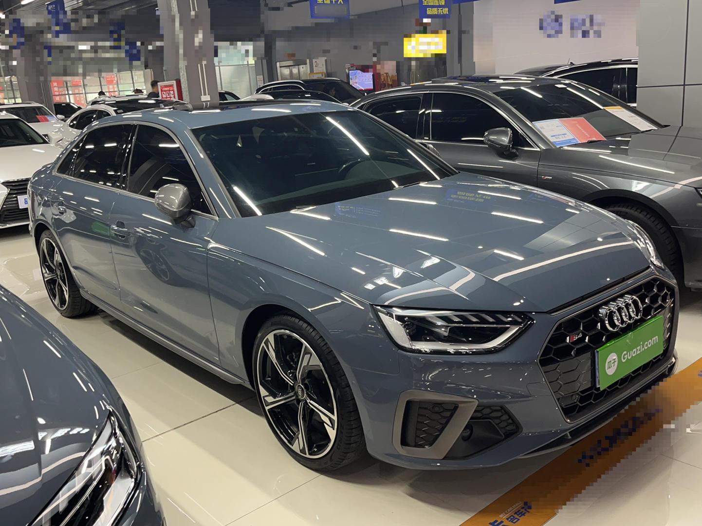 奥迪A4L 2022款 40 TFSI quattro RS套件燃速型