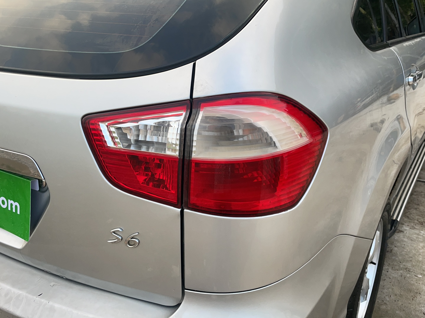 比亚迪S6 2011款 2.0L 手动豪华型