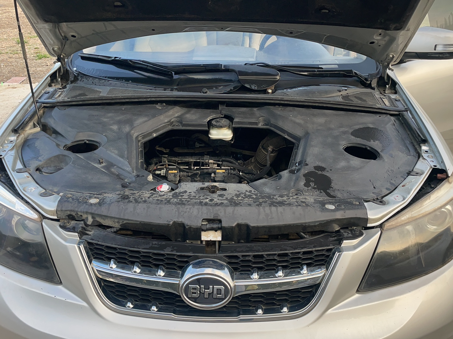 比亚迪S6 2011款 2.0L 手动豪华型