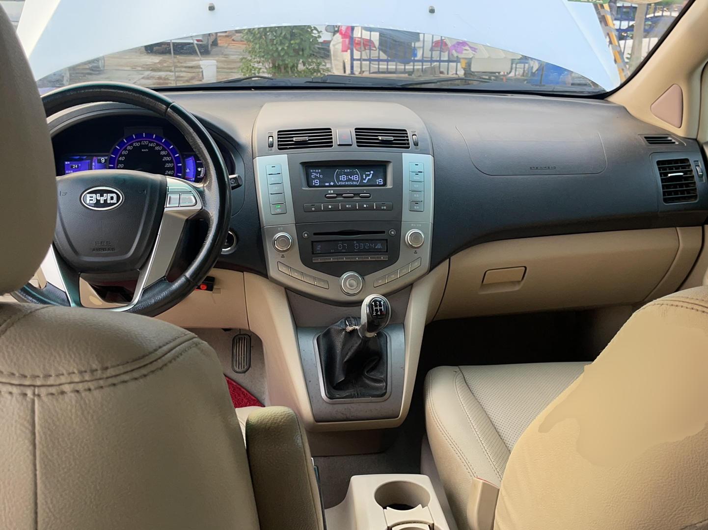 比亚迪S6 2011款 2.0L 手动豪华型