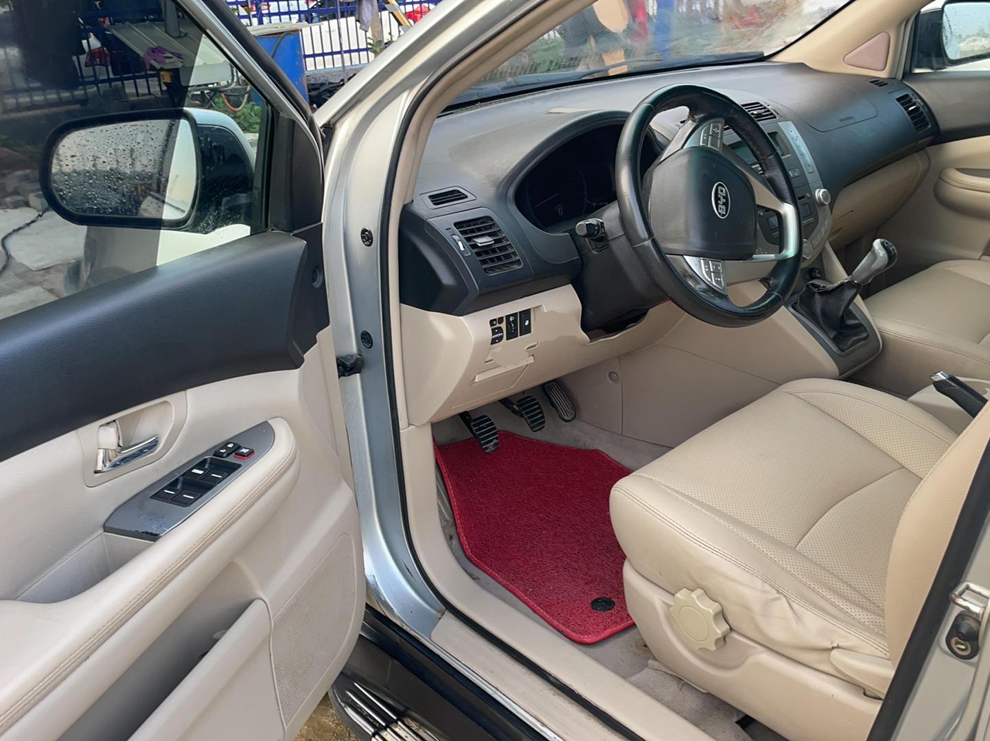 比亚迪S6 2011款 2.0L 手动豪华型