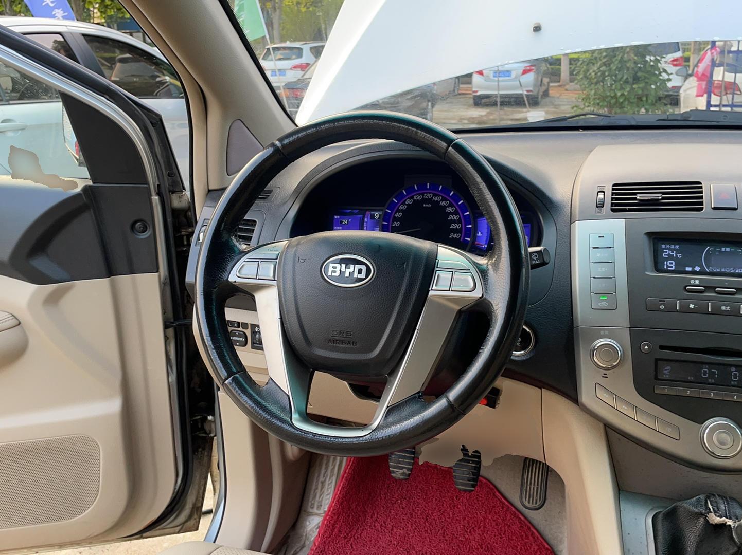 比亚迪S6 2011款 2.0L 手动豪华型